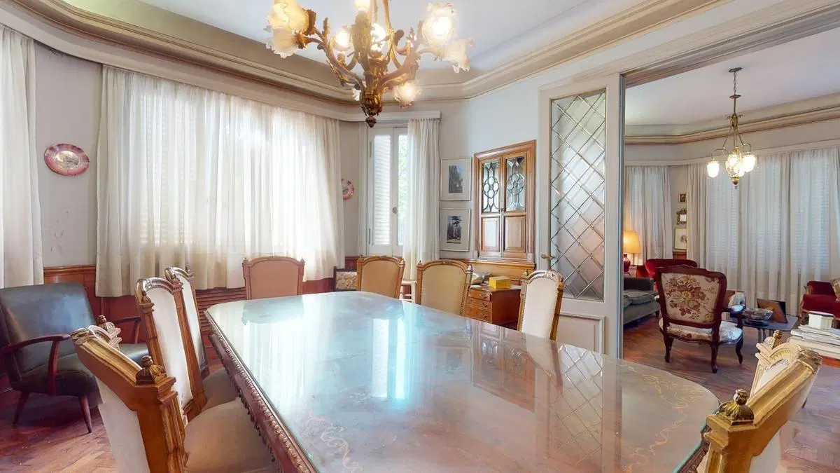 Se alquila casa de estilo Francés de tres plantas ideal destino comercial o profesional. 5