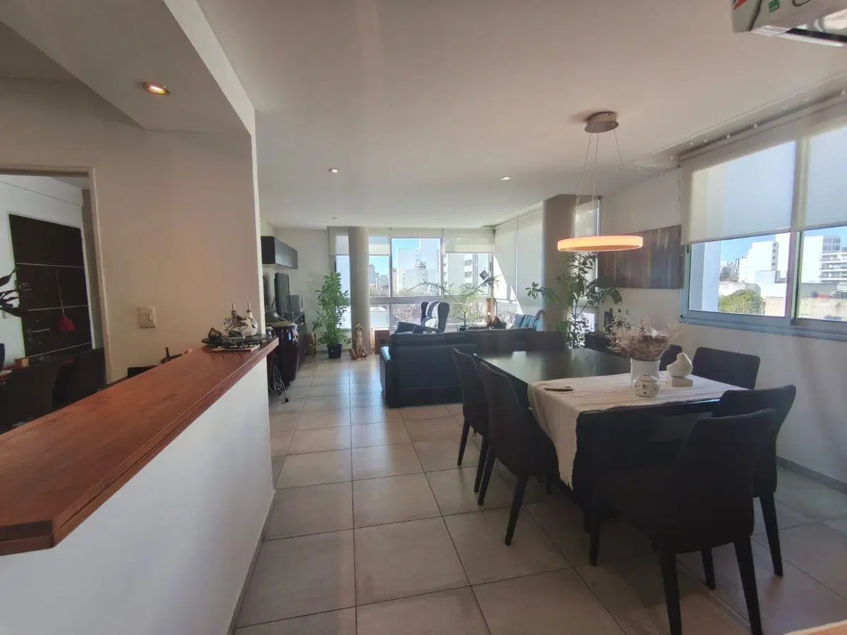 En VENTA departamento de dos dormitorios distribuidos en 105 m2 con cochera 4