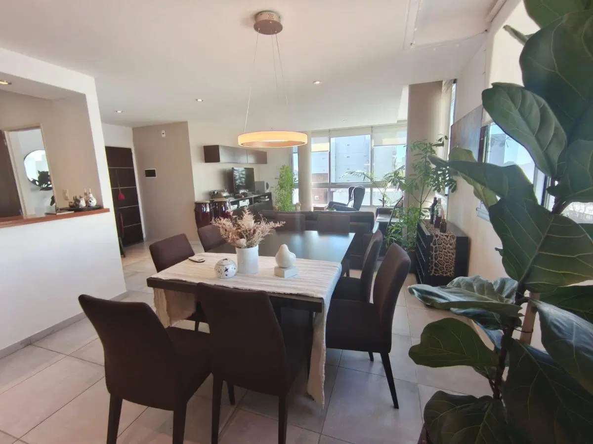 En VENTA departamento de dos dormitorios distribuidos en 105 m2 con cochera 3