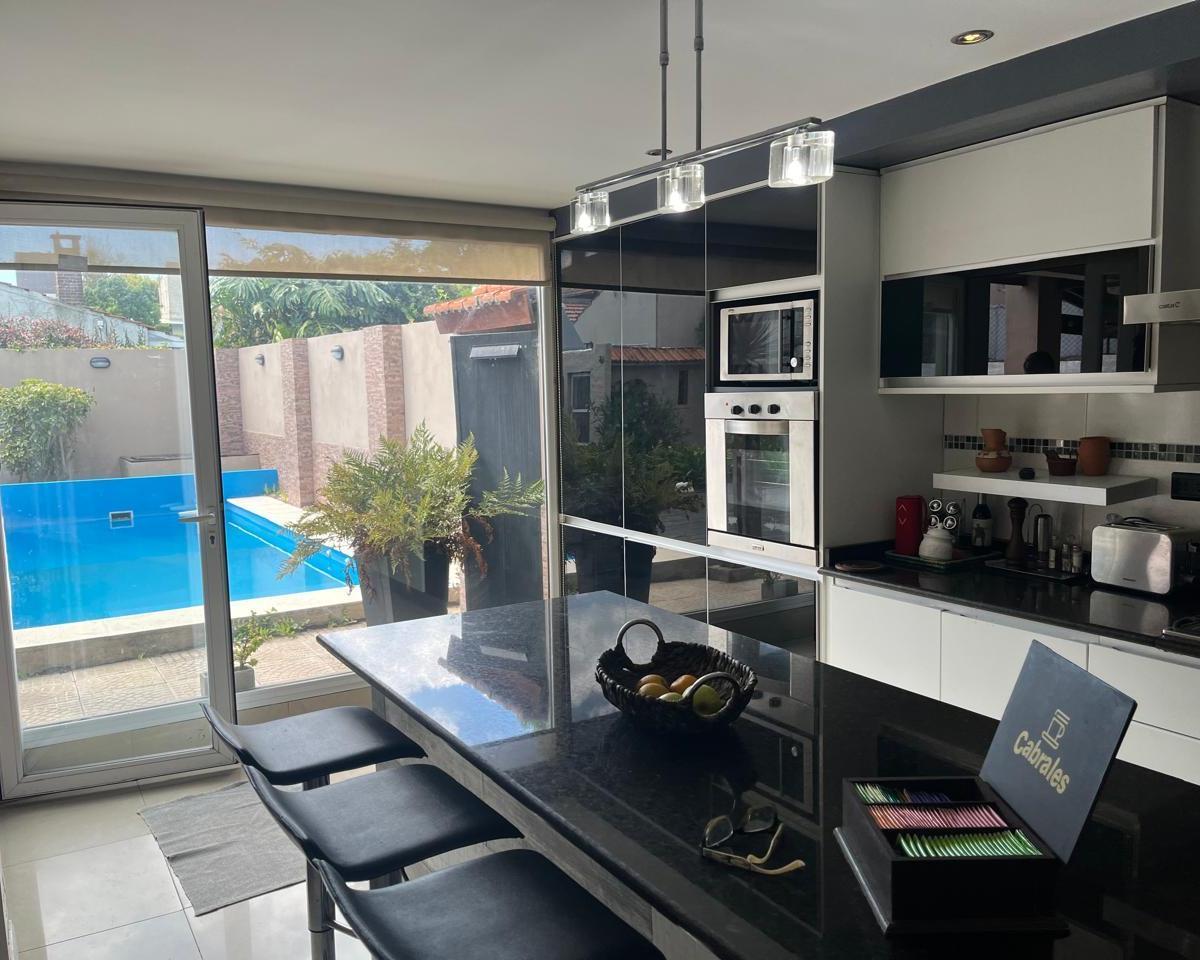 Casa 4 Ambientes Reciclada con Piscina 3