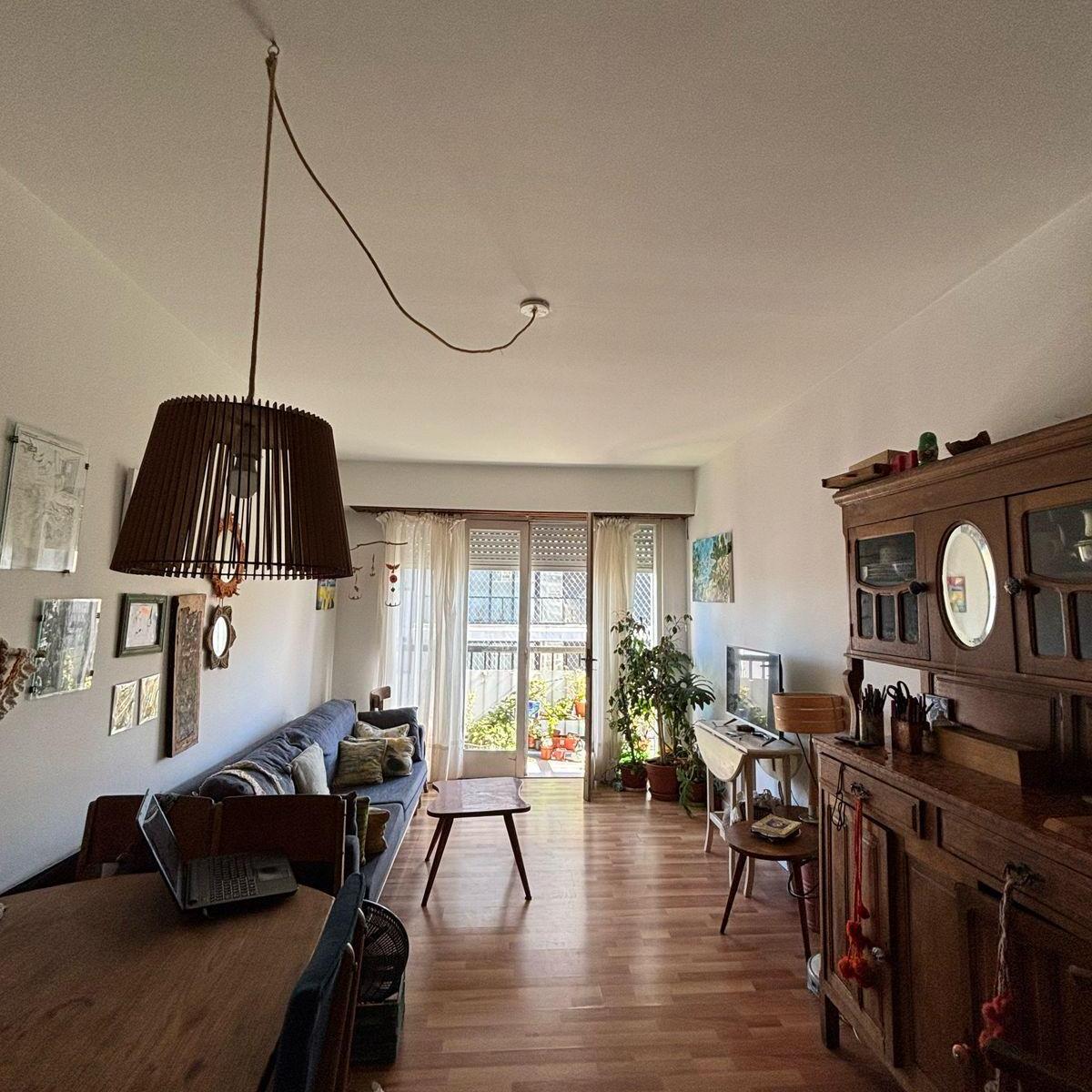 Deparatamento 2 Ambientes con Balcon Saliente a La Calle 2