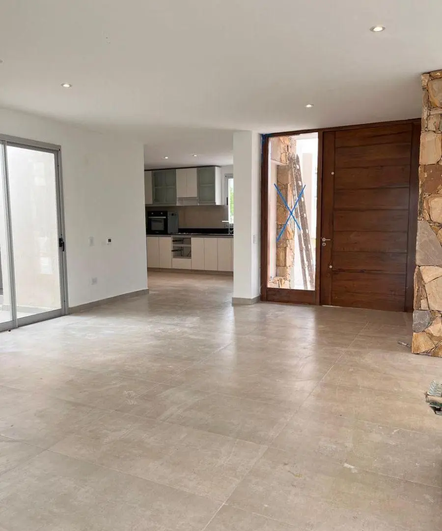 Casa con 2 dormitorios en alquiler con 500 m² en Alba De Tanqay 2