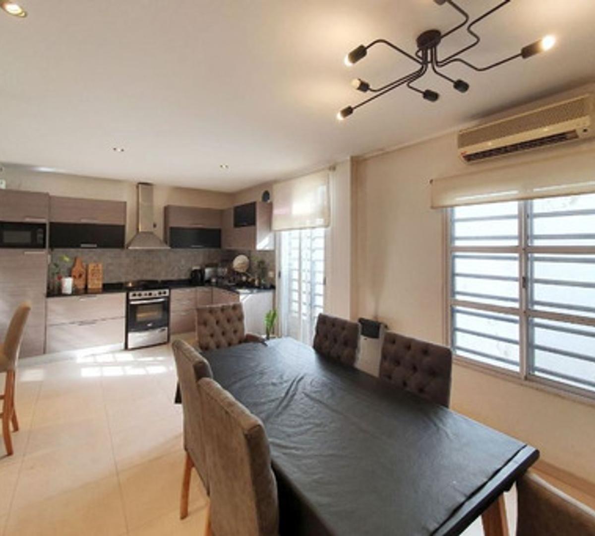 Casa a La Venta en Quilmes Oeste. 3