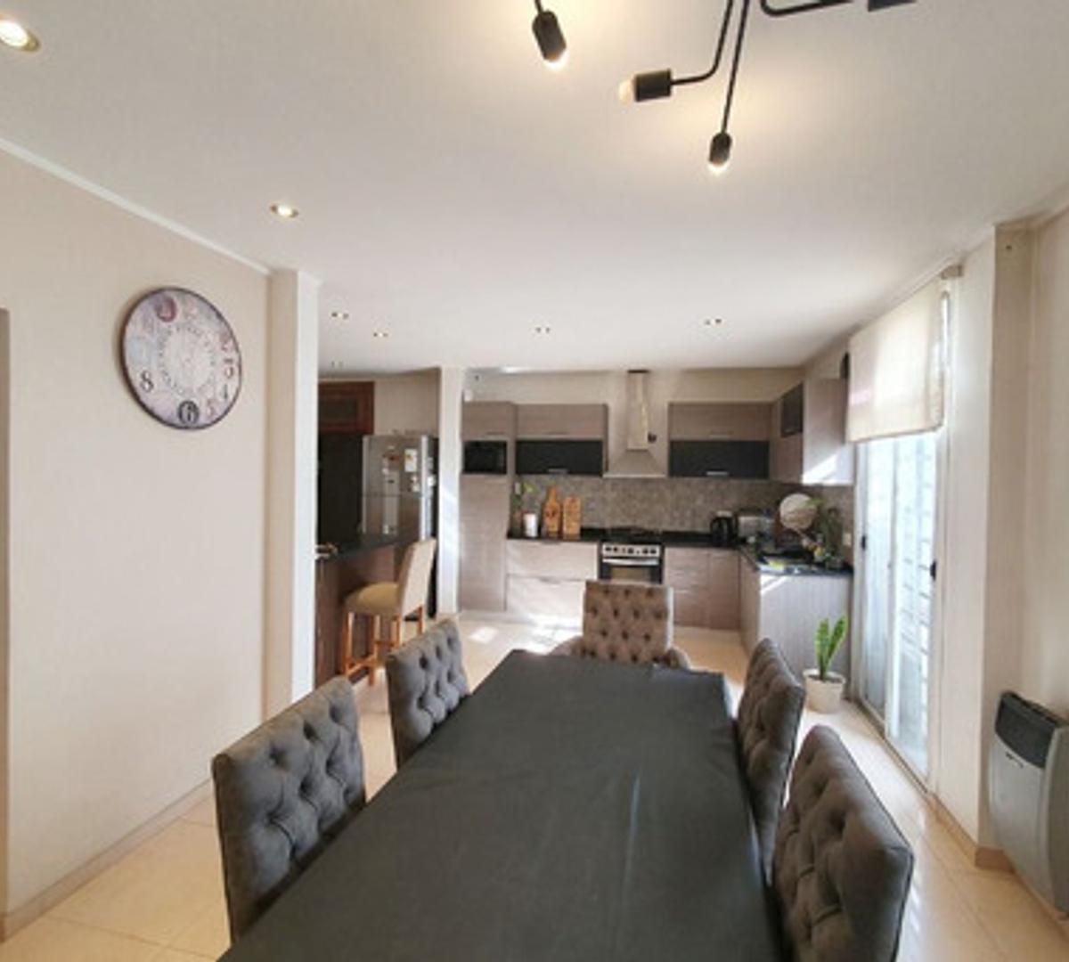 Casa a La Venta en Quilmes Oeste. 2