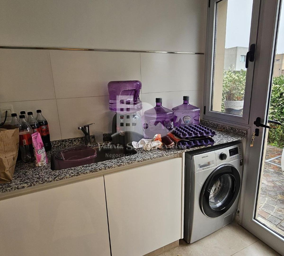 Casa a La Venta en Barrio Las Golondrinas 2