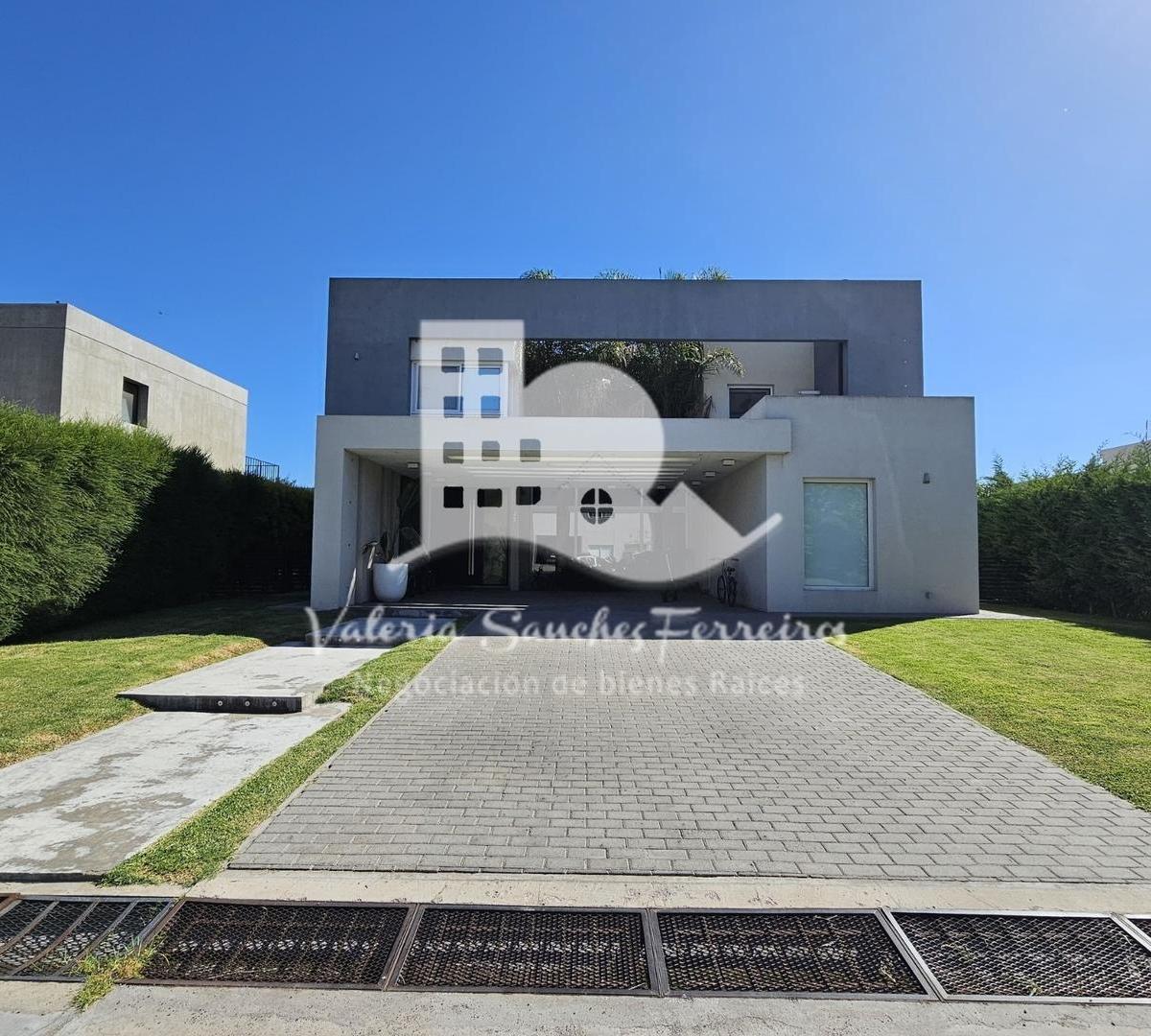Casa a La Venta en Las Golondrinas 2
