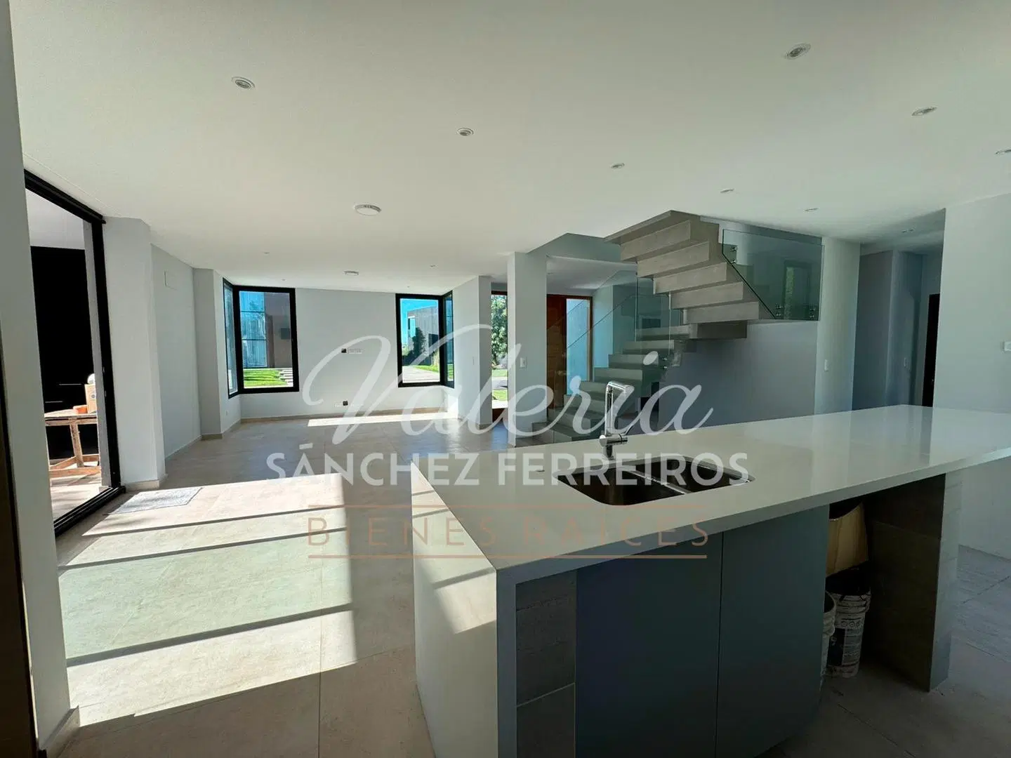 Casa 4 ambientes  las golondrinas 4
