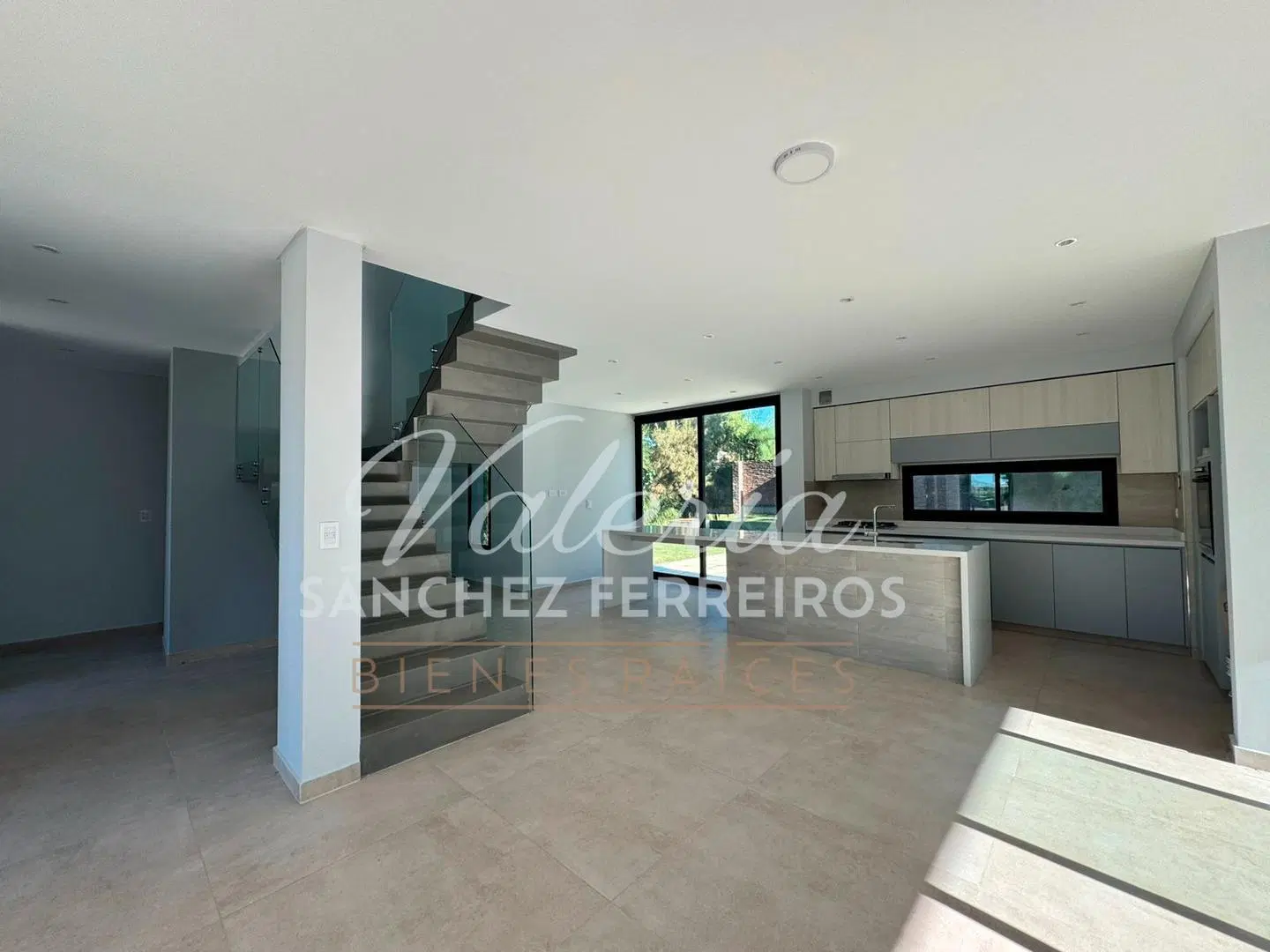 Casa 4 ambientes  las golondrinas 5