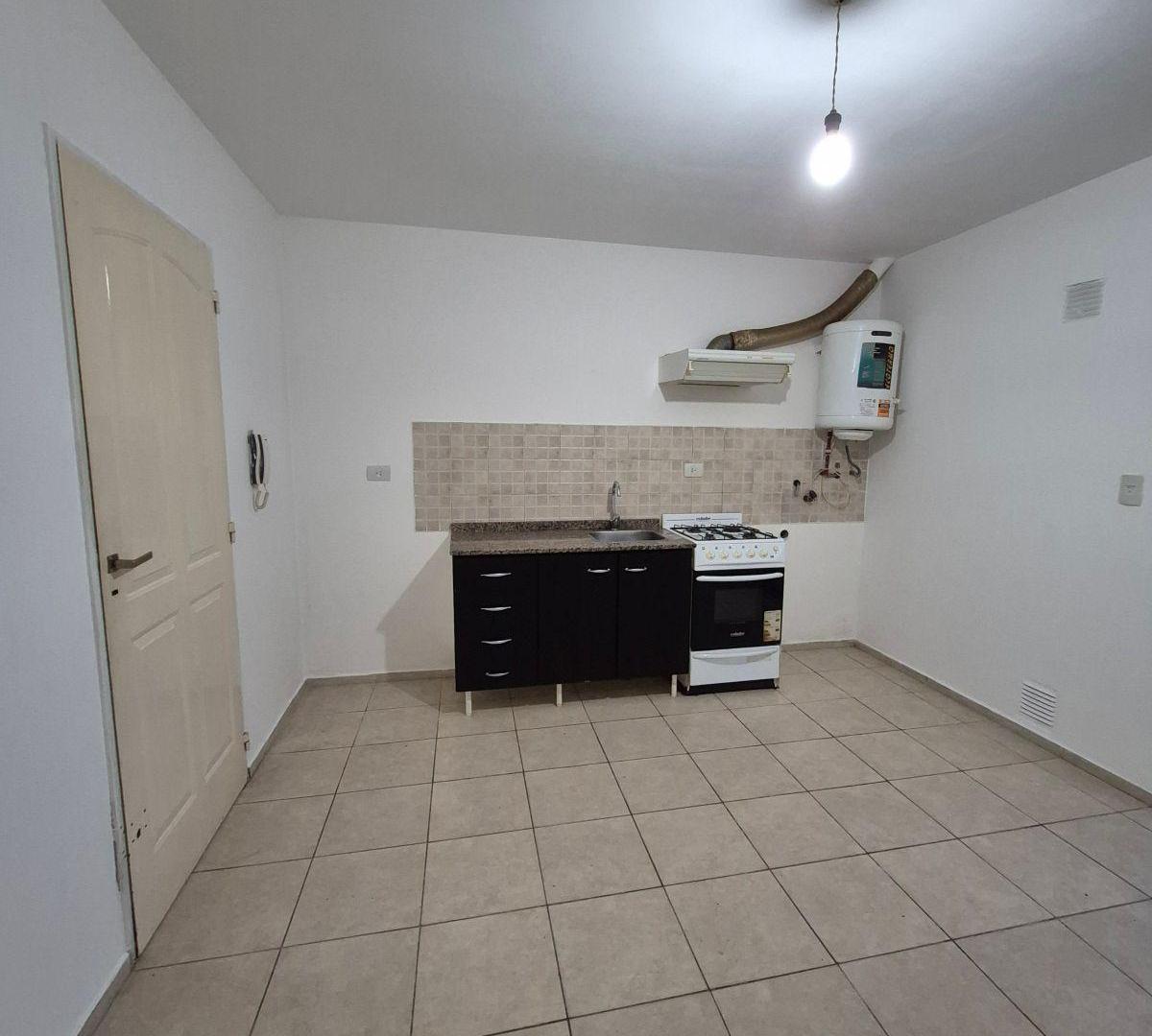 Foto de Departamento de 1 Dormitorio con Patio en Alquiler – A una cuadra de la, imagen 4