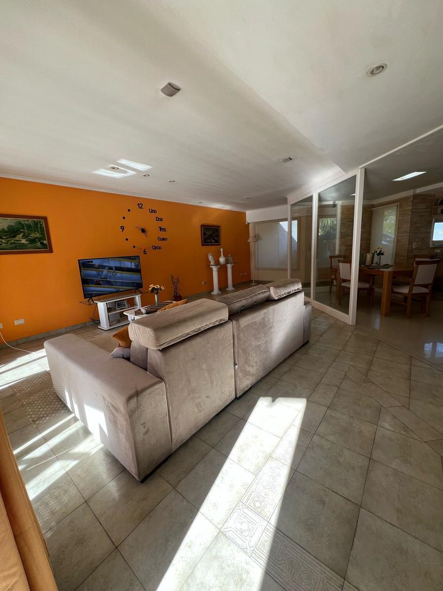 Foto de Casa 4 ambientes con parque, quincho y garage sobre lote de 520m2 en, imagen 3