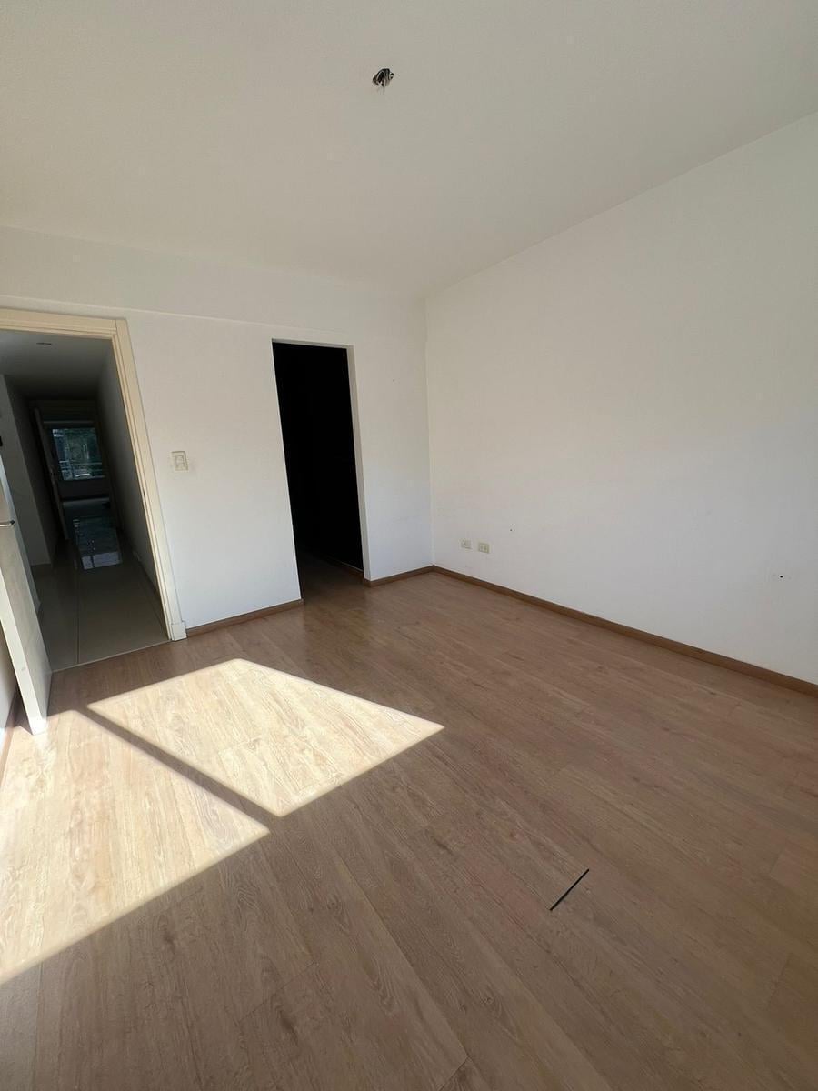 Foto de Semipiso de 3 ambientes con balcón en La Rioja y Garay, imagen 4
