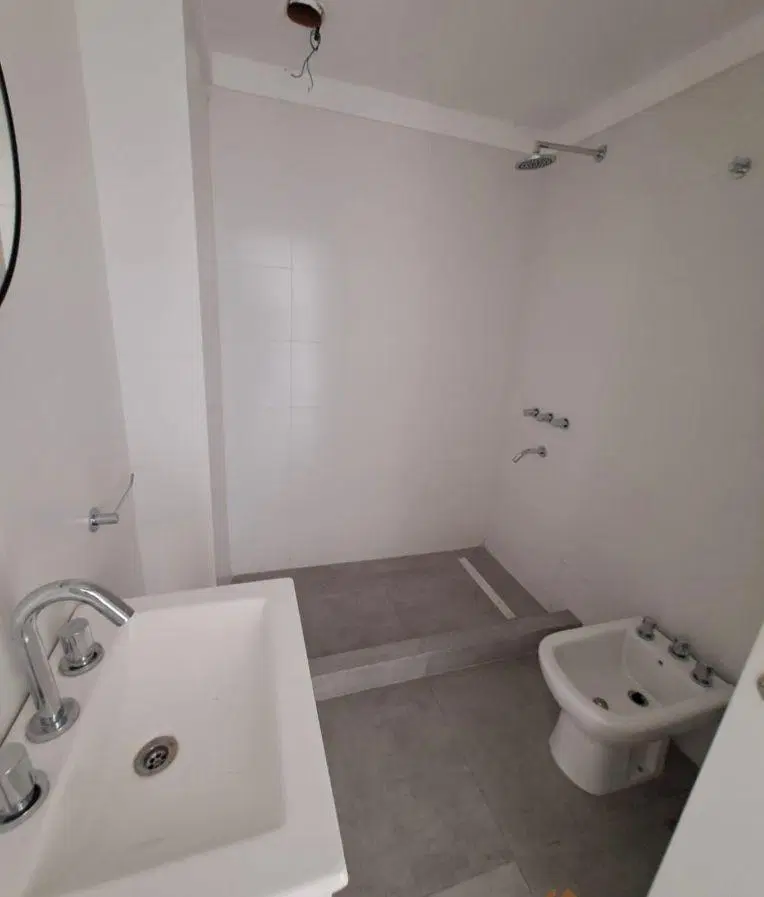 Semipiso de 3 ambientes con dos baños y cochera en Gascón y San Luis 3