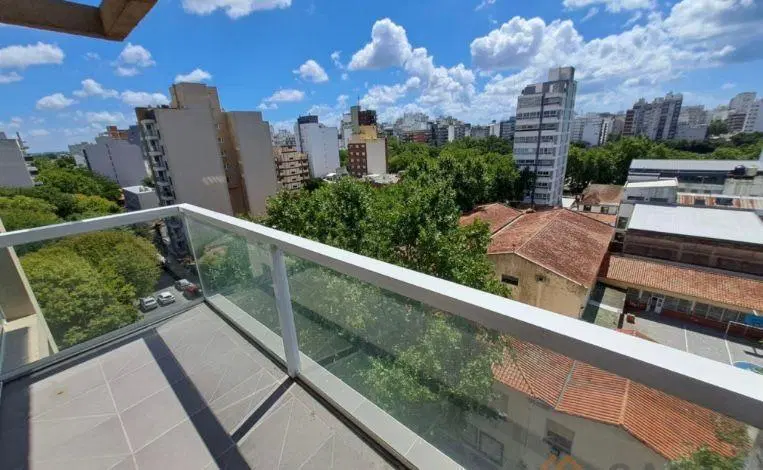 Semipiso de 3 ambientes con dos baños y cochera en Gascón y San Luis 2