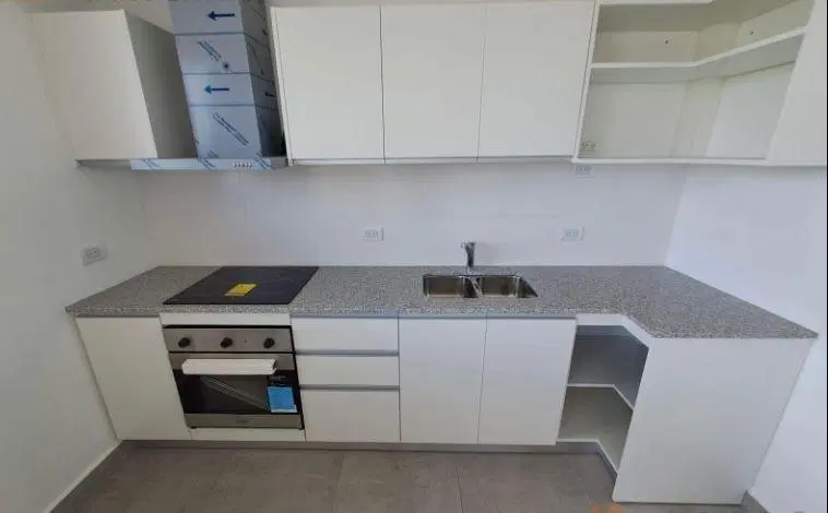 Semipiso de 3 ambientes con dos baños y cochera en Gascón y San Luis 5