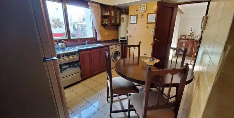 PISO 3 AMBIENTES EN ARENALES Y ROCA 5
