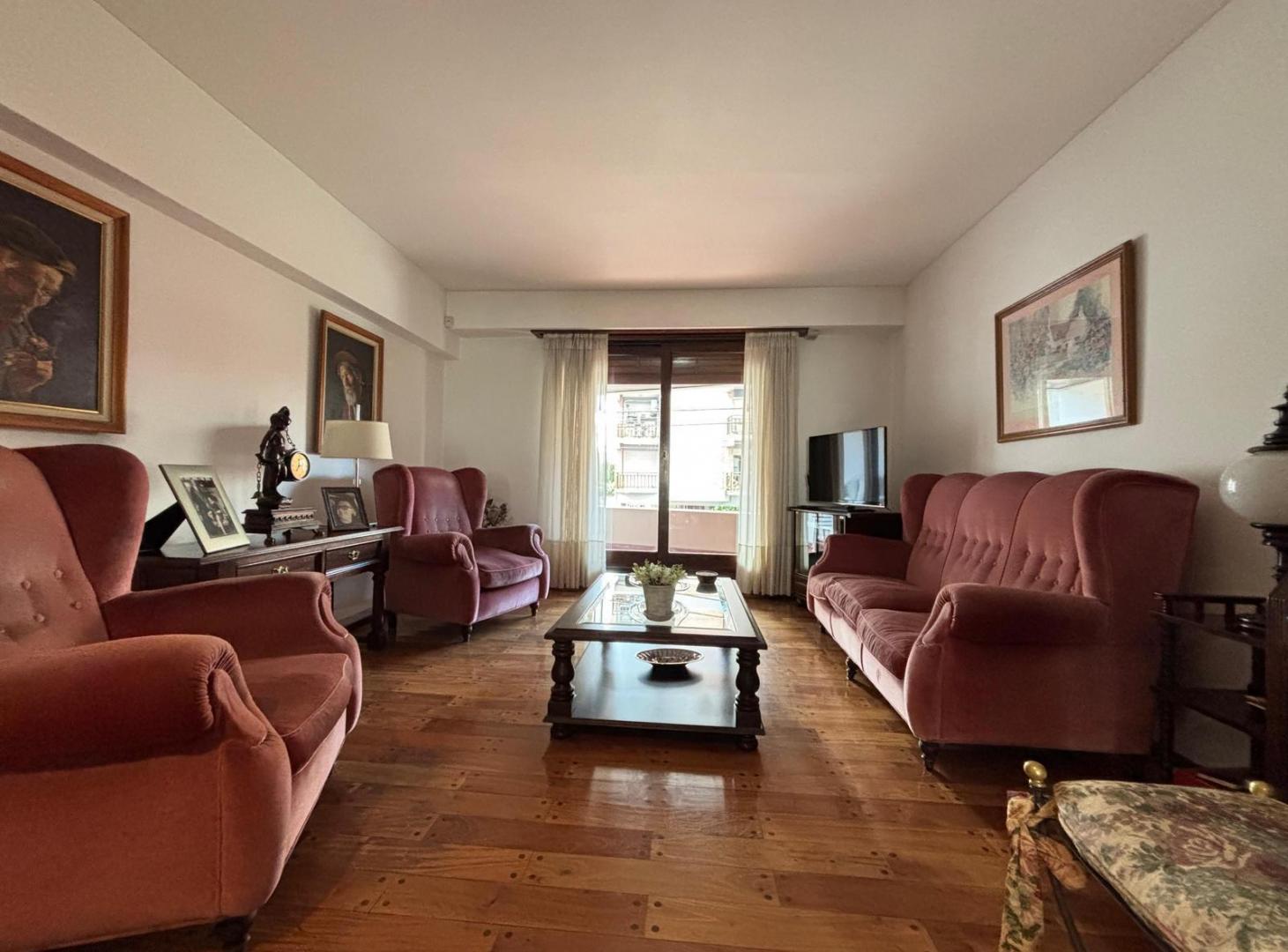 Foto de PISO 4 AMBIENTES EN ARENALES Y ROCA, imagen 1