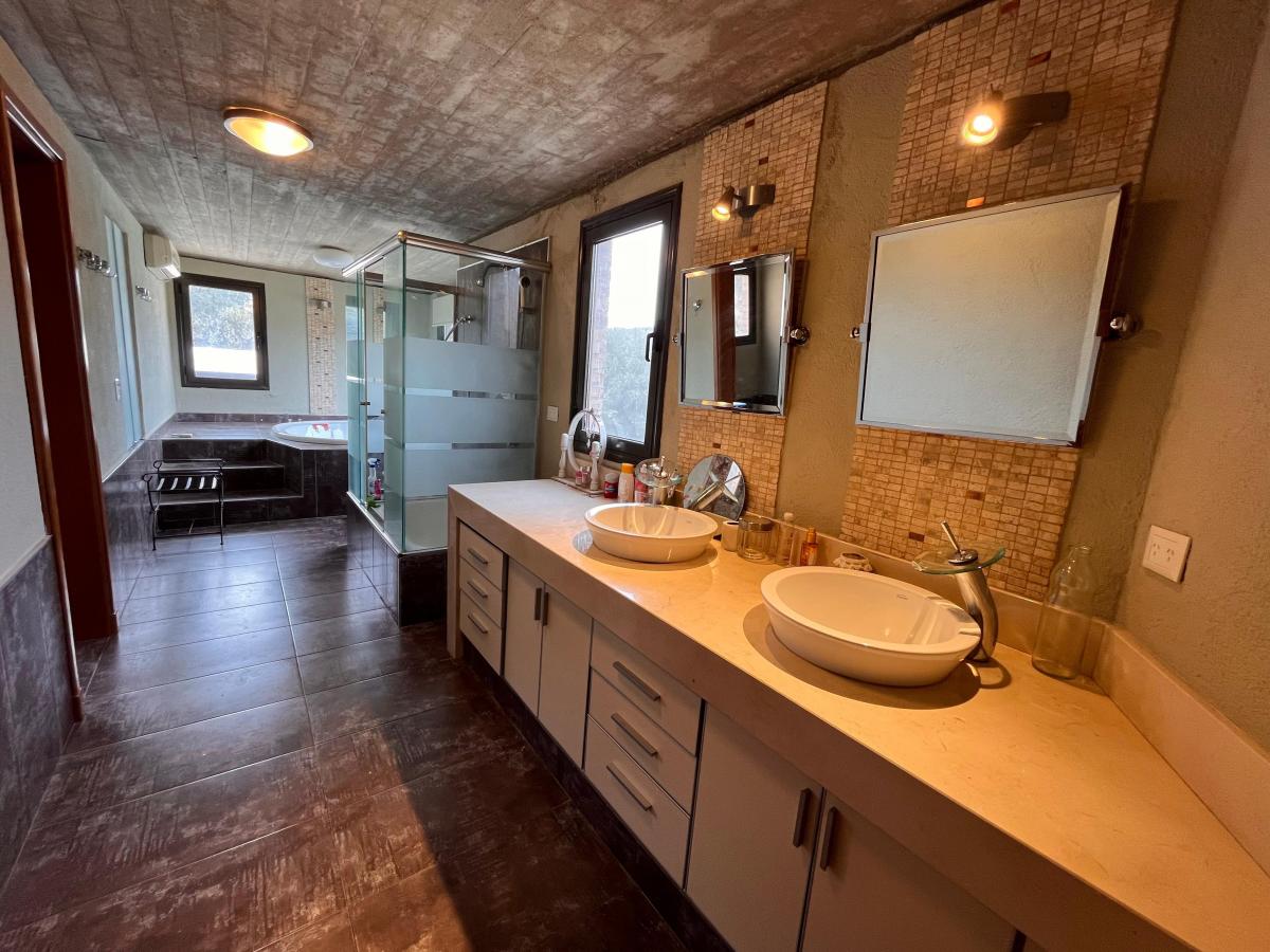 Foto de Casa de categoría en venta - Corral de Barrancas, imagen 4