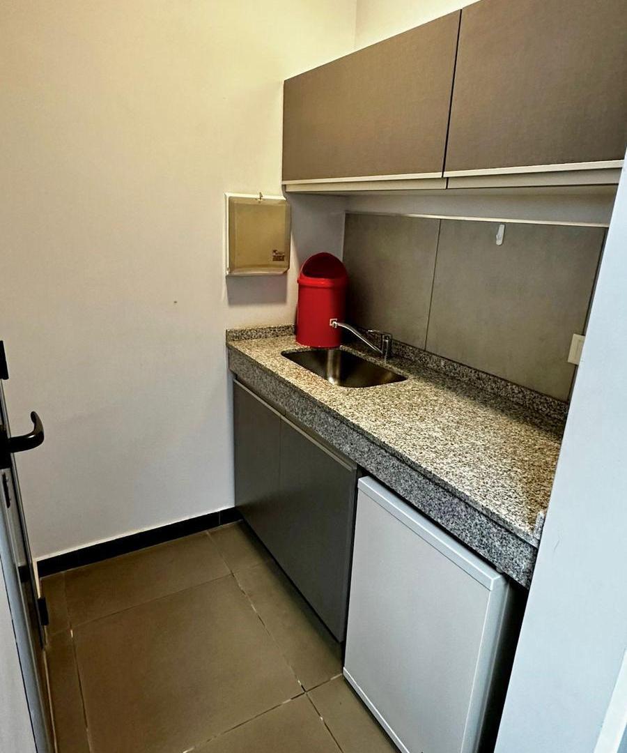 Foto de OFICINA AMOBLADA EN ALQUILER - ZONA AEROPUERTO, imagen 2