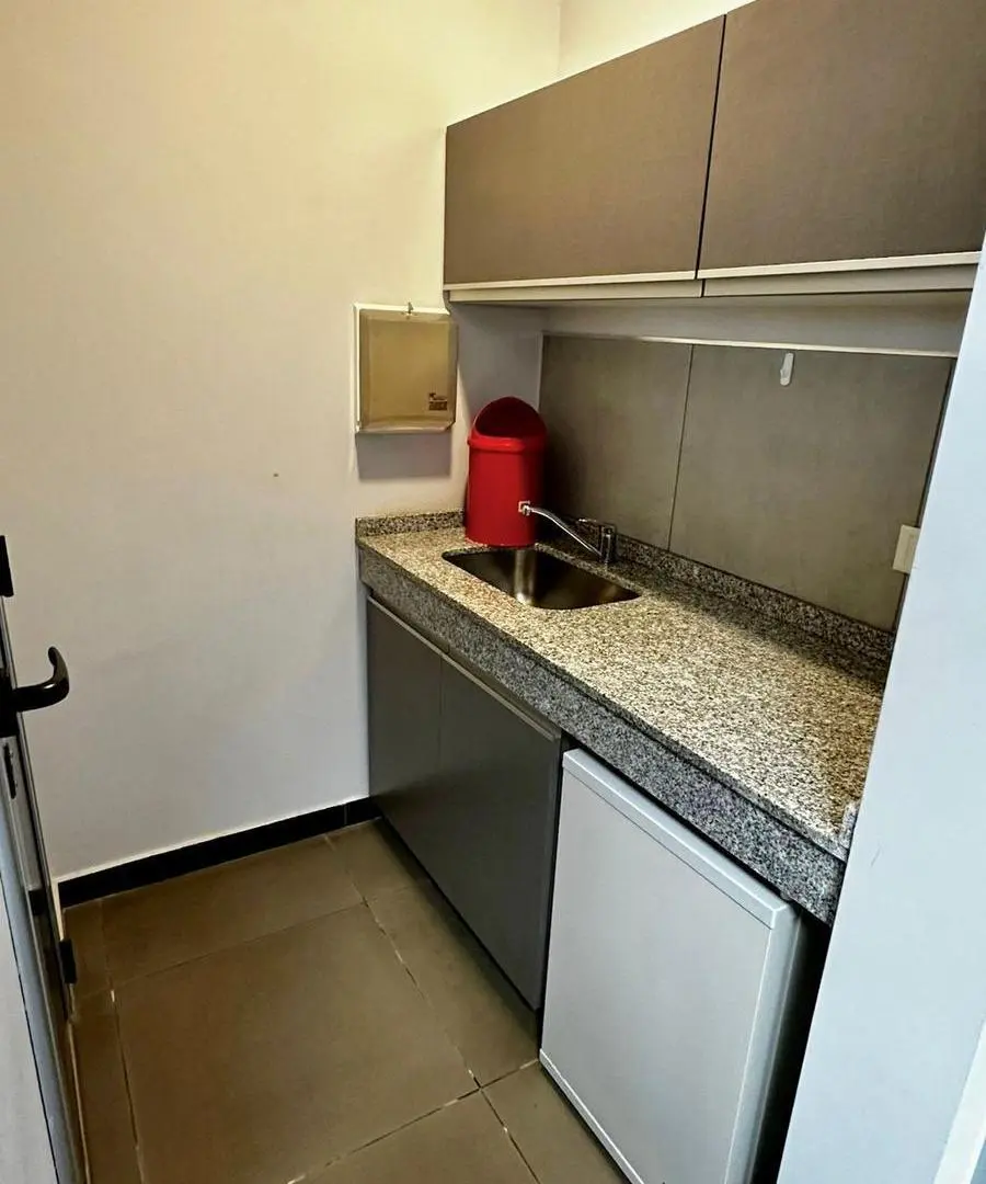 OFICINA AMOBLADA EN ALQUILER - ZONA AEROPUERTO 2