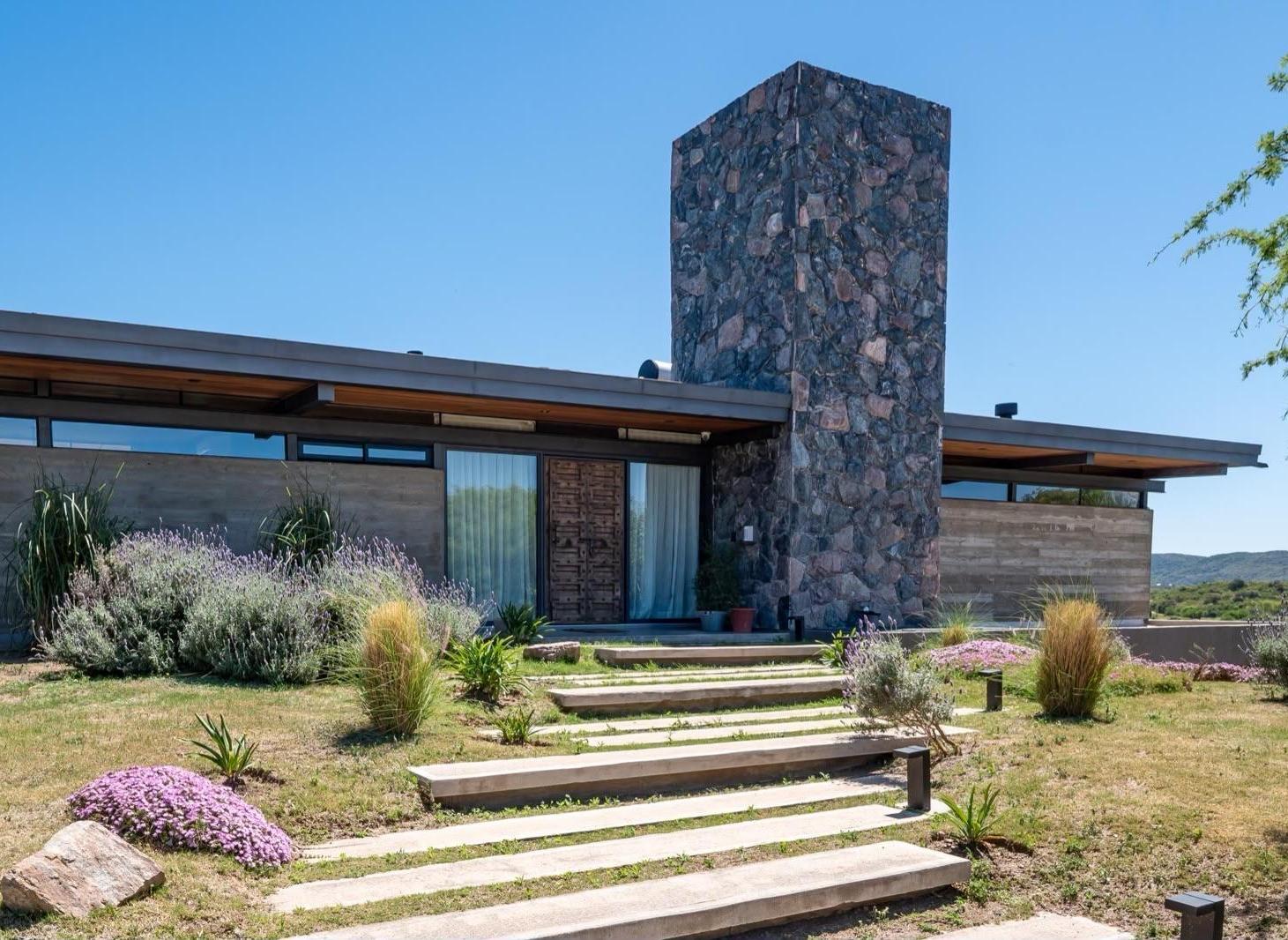 Casa de categoría en venta - Country Corral De Barranca