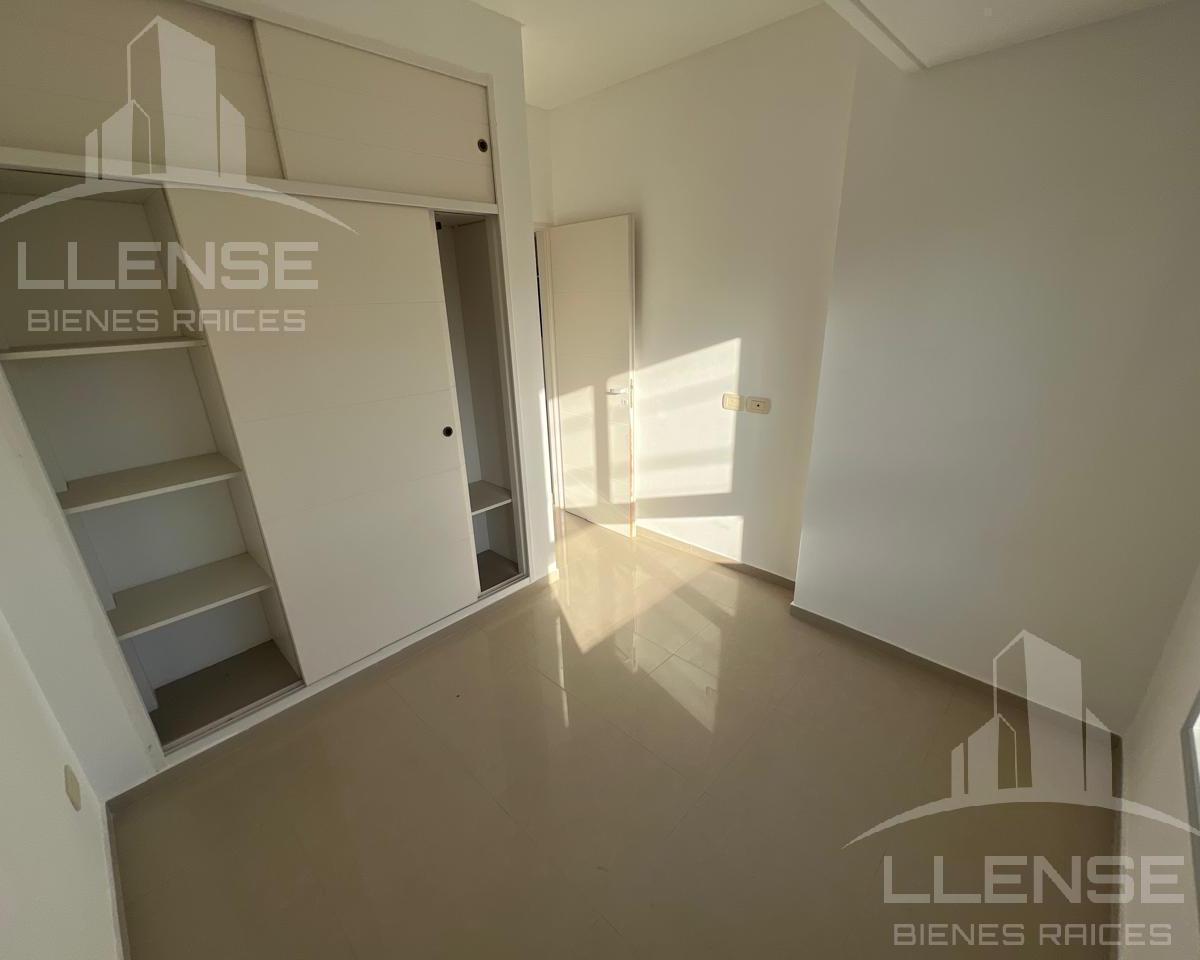 Departamento 3 Ambientes con Cochera y Parrilla en Venta - Berazategui 2