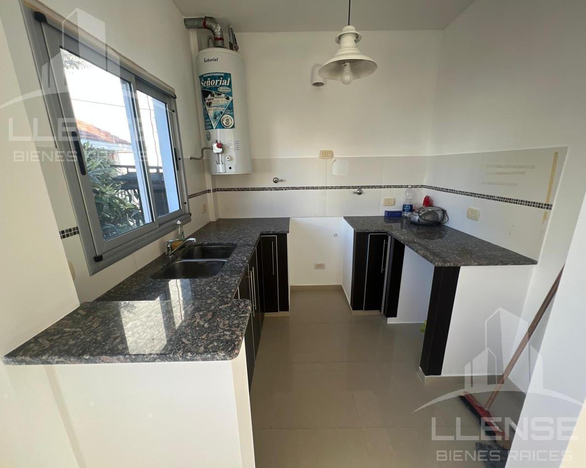 Departamento 3 Ambientes con Cochera y Parrilla en Venta - Berazategui 1