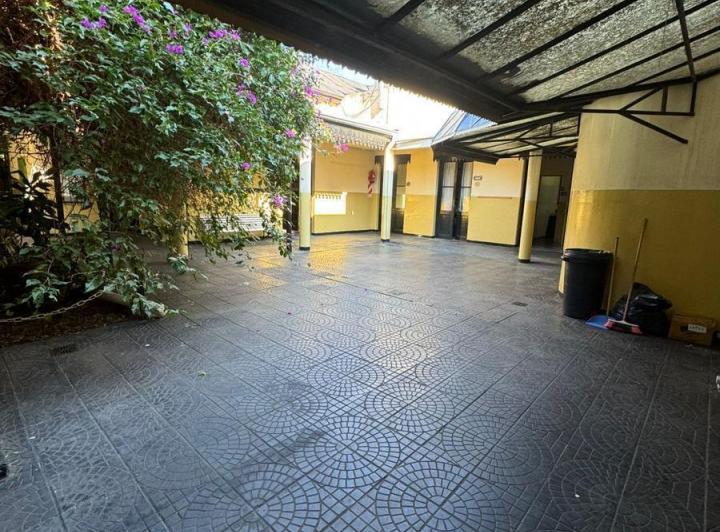 Local en alquiler sobre 6 lotes en Quilmes 4
