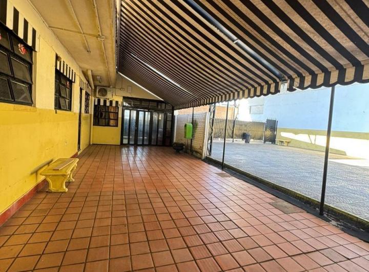 Local en alquiler sobre 6 lotes en Quilmes 2