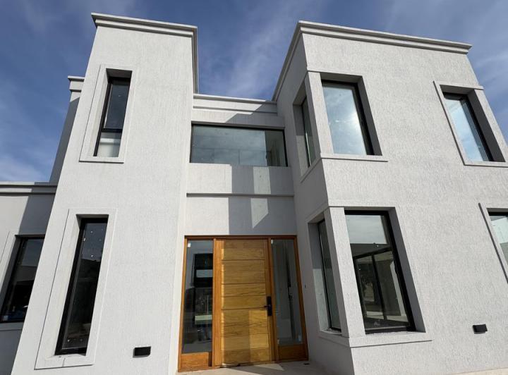 Casa 5 ambientes a estrenar en venta - Las Golondrinas 2