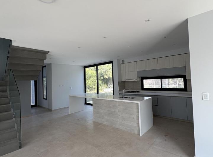 Casa 5 ambientes a estrenar en venta - Las Golondrinas 4
