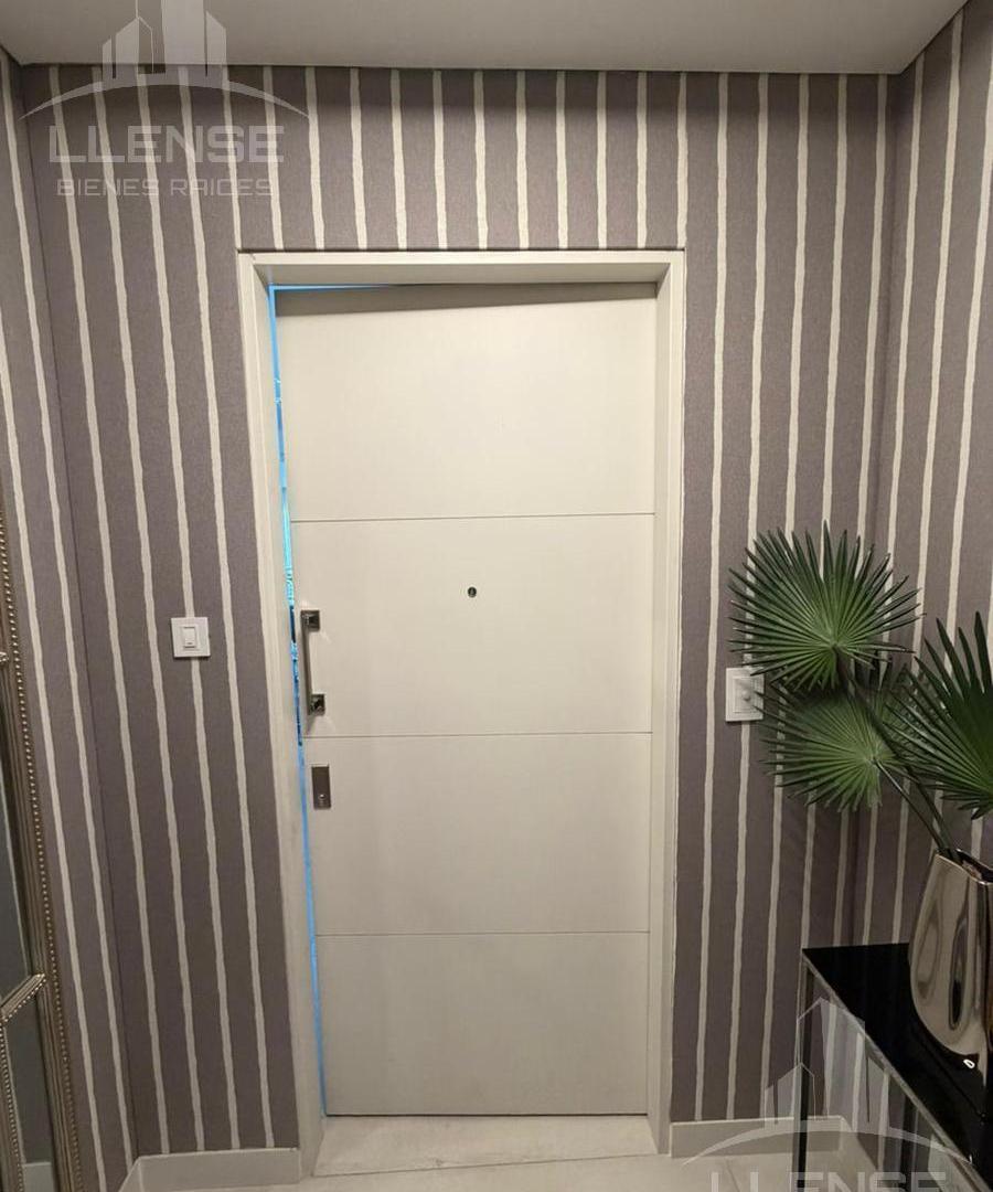 Departamento semipiso de categoría 4 ambientes con 2 cocheras amoblado en venta - Quilmes Centro