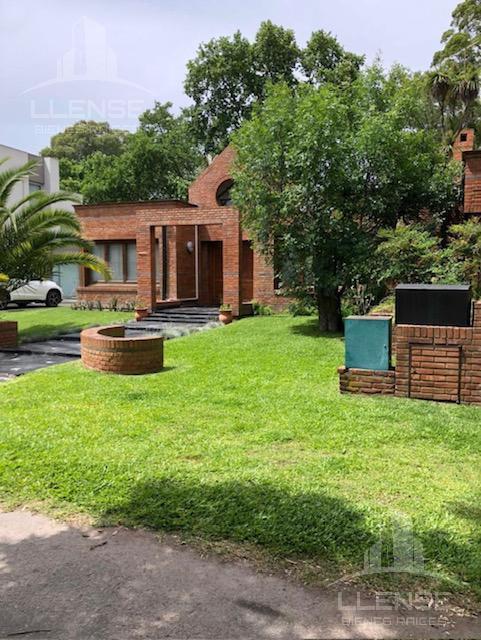 Casa 5 ambientes con piscina amoblada en venta y alquiler - Club El Carmen