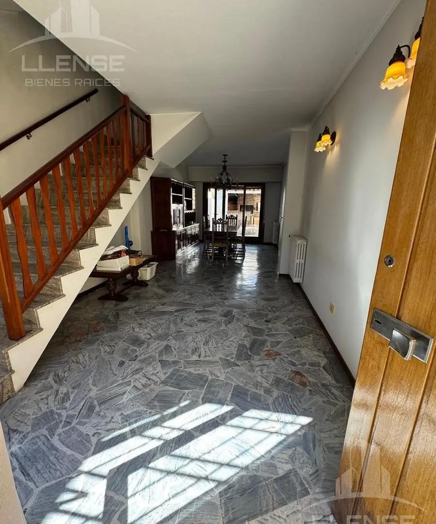 Casa 4 ambientes con departamento de entrada individual en VENTA - Don Bosco 470, Bernal 3
