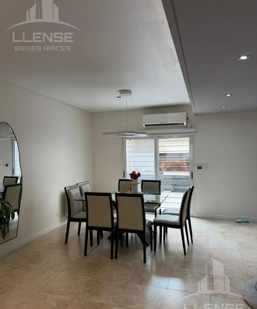 Casa 4 ambientes en 2 plantas con cochera y patio en venta - Quilmes 4