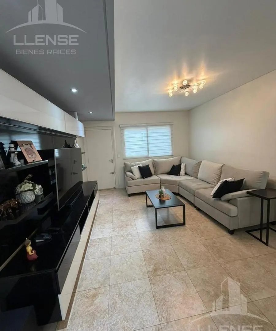 Casa 4 ambientes en 2 plantas con cochera y patio en venta - Quilmes 3