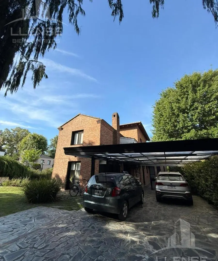 Casa de 5 ambientes con piscina, galería y gran parque en venta - Country Club El Carmen 4