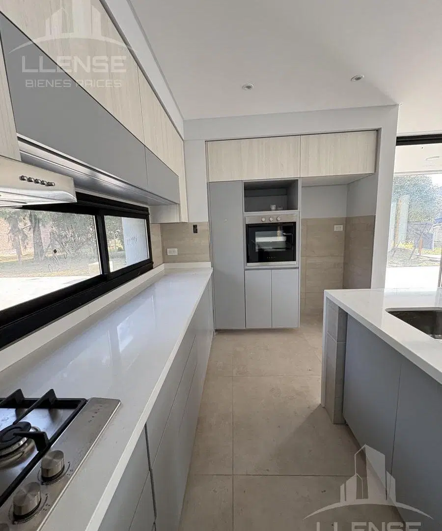 Casa 5 ambientes a estrenar en venta - APTA CREDITO - Las Golondrinas 3