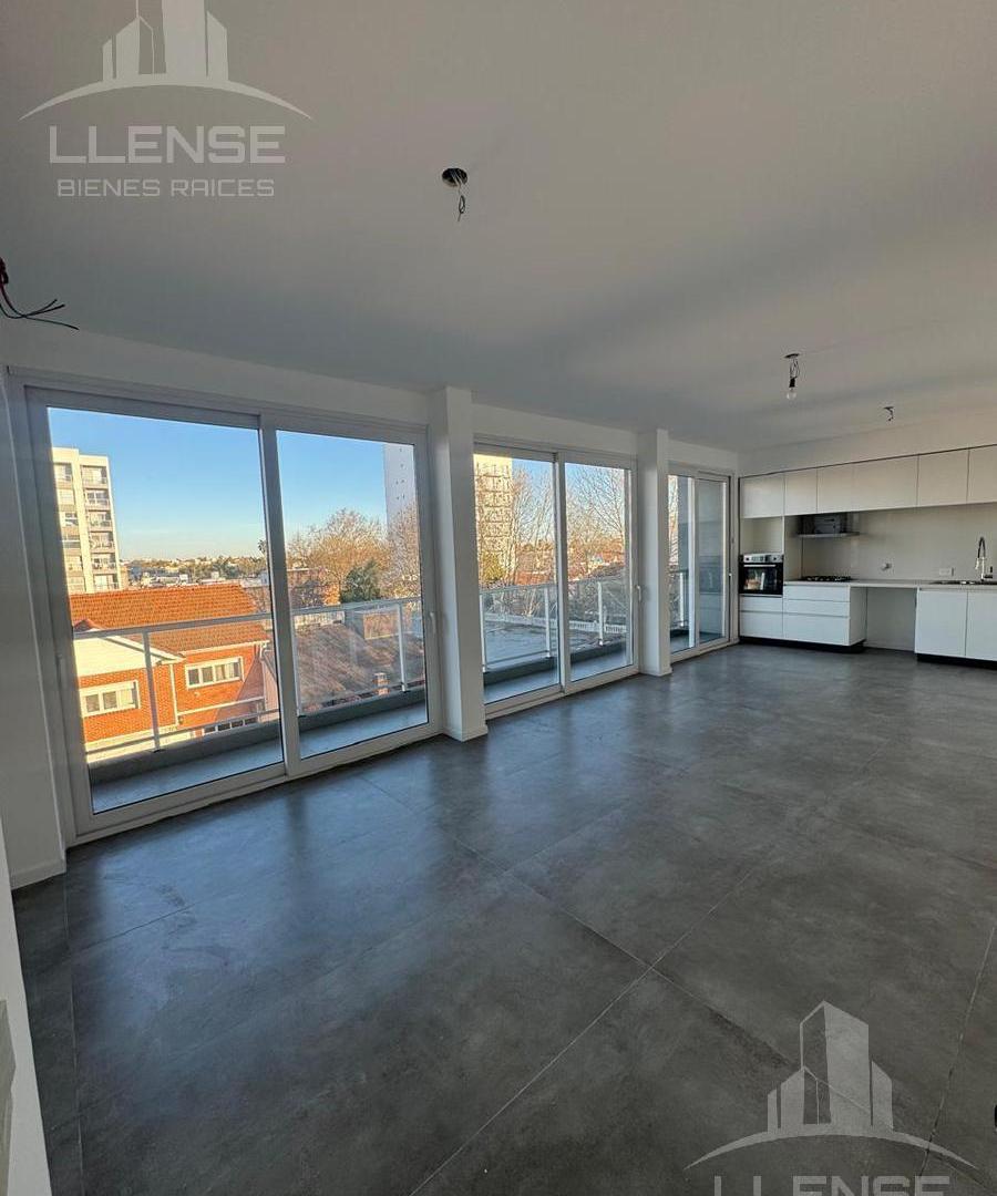 Departamento 4 ambientes con cochera en venta - APTO CREDITO - ALQUILADO - Bernal Centro