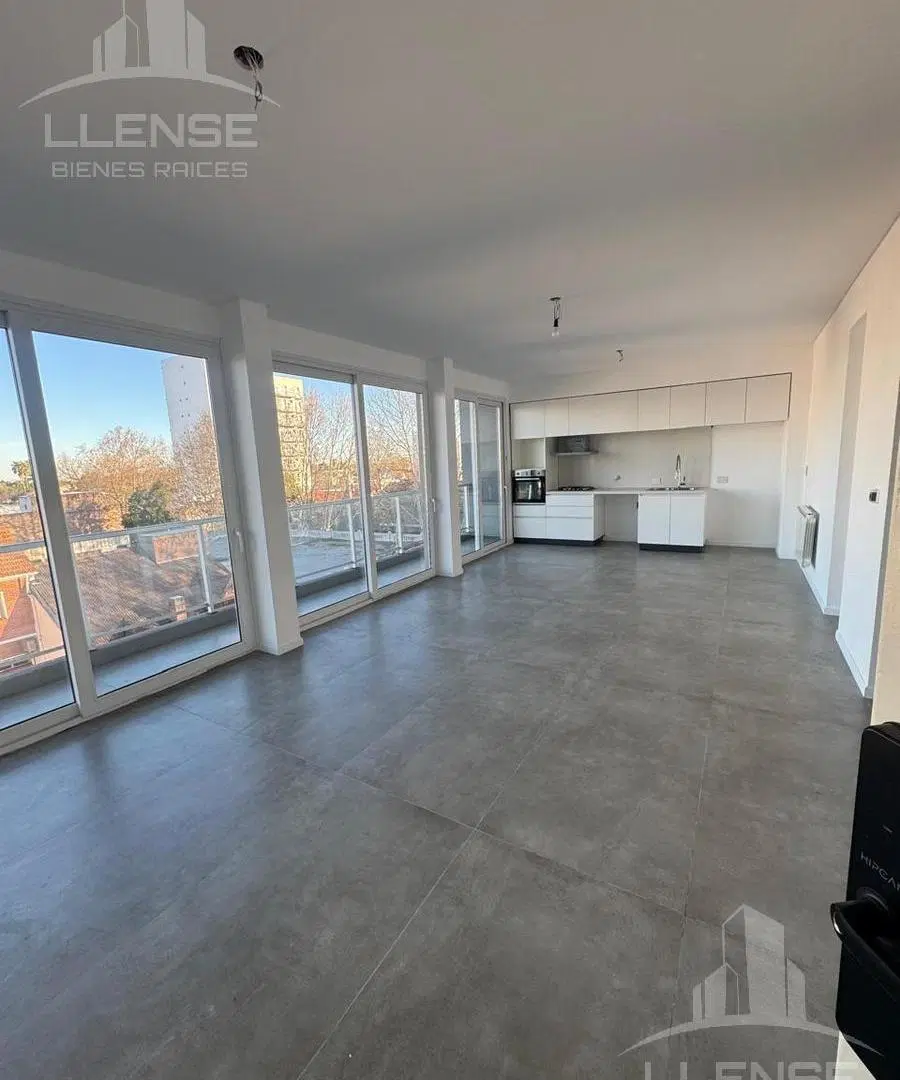 Departamento 4 ambientes con cochera en venta - APTO CREDITO - ALQUILADO - Bernal Centro 2