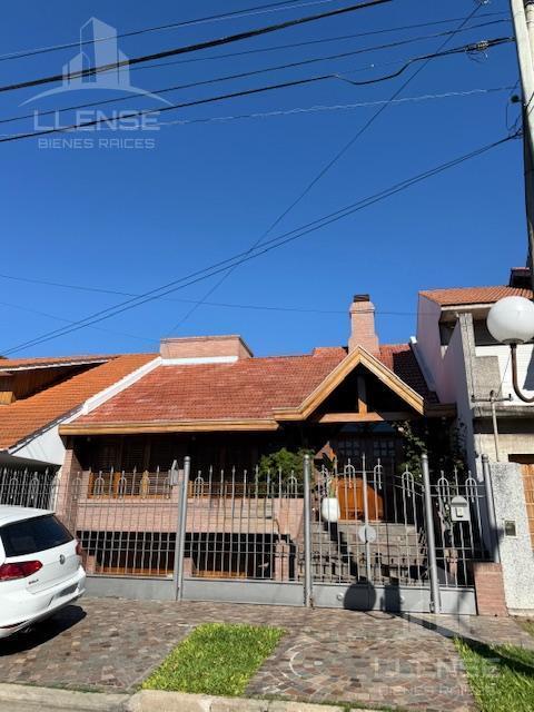 Casa 4 ambientes con jardín en venta - APTA CREDITO - Quilmes Oeste