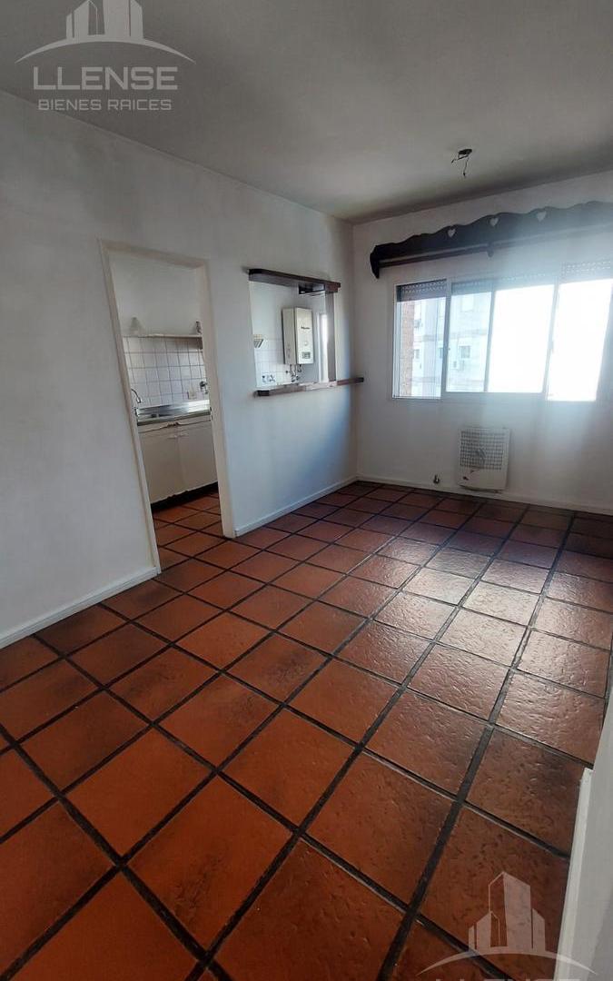 Departamento 3 ambientes con espacio guardacoches en predio cerrado en alquiler - Wilde