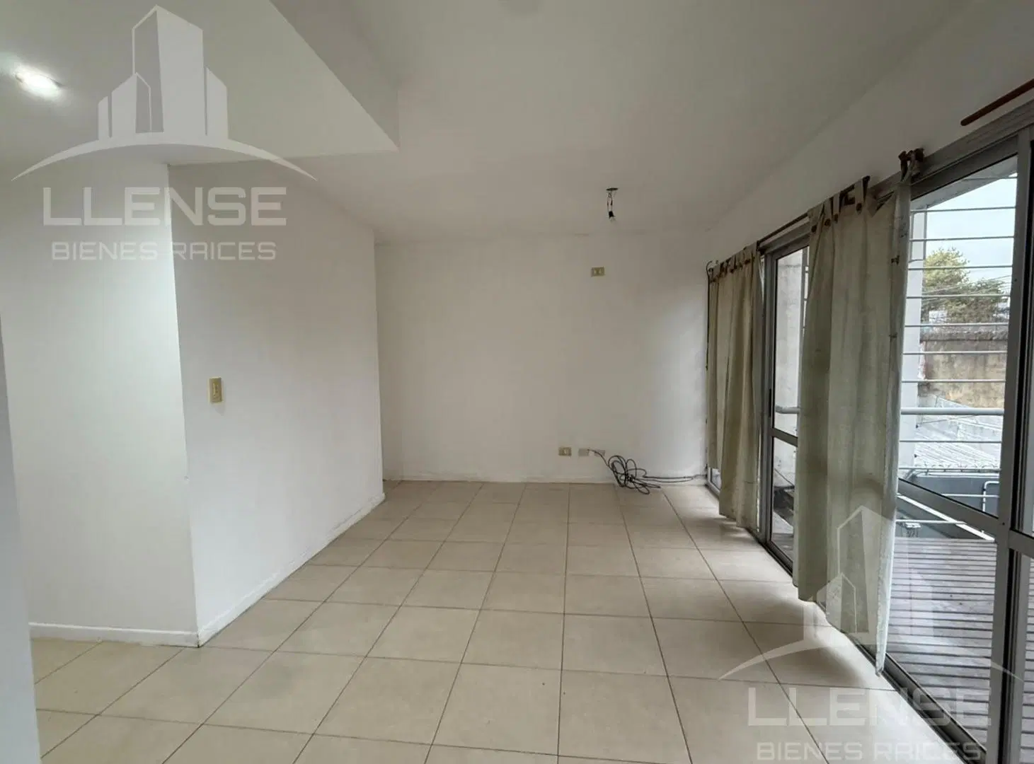 Departamento 2 ambientes con cochera cubierta en alquiler - Quilmes centro 2