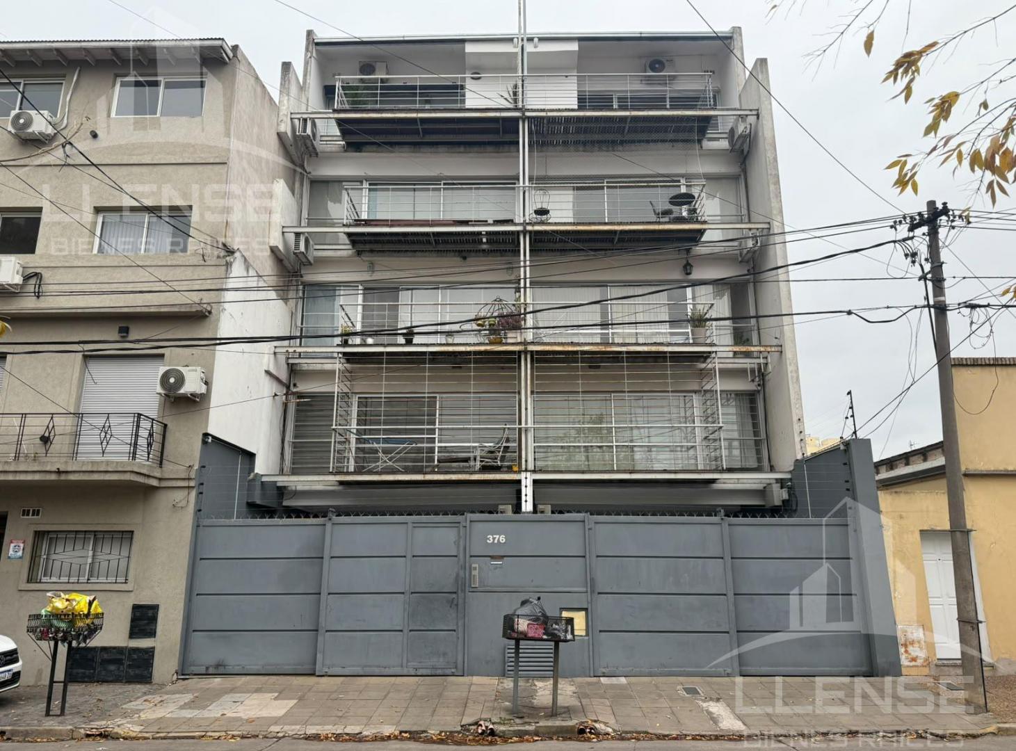 Departamento 2 ambientes con cochera cubierta en alquiler - Quilmes centro