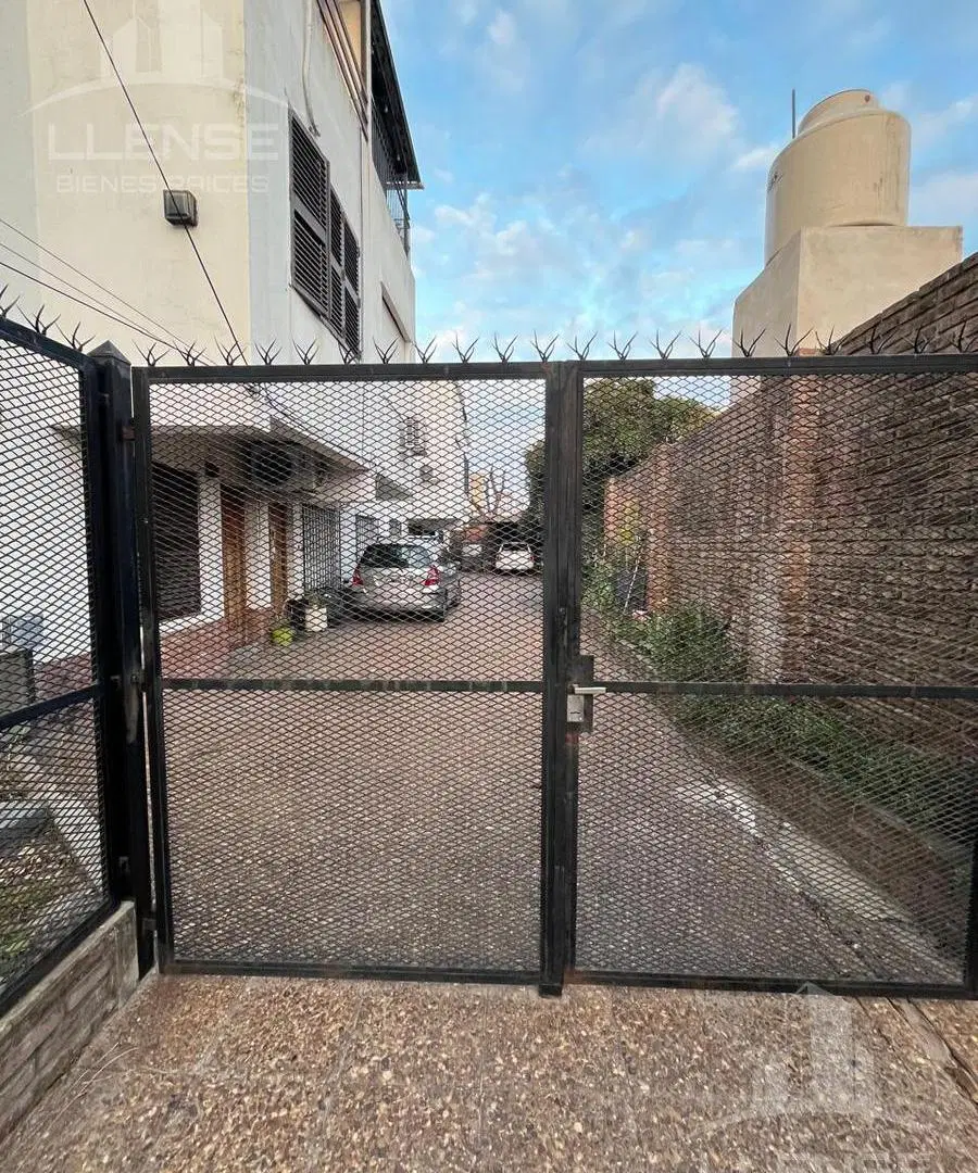 Tríplex 3 ambientes con espacio guardacoche en venta - APTO CREDITO - Quilmes 4