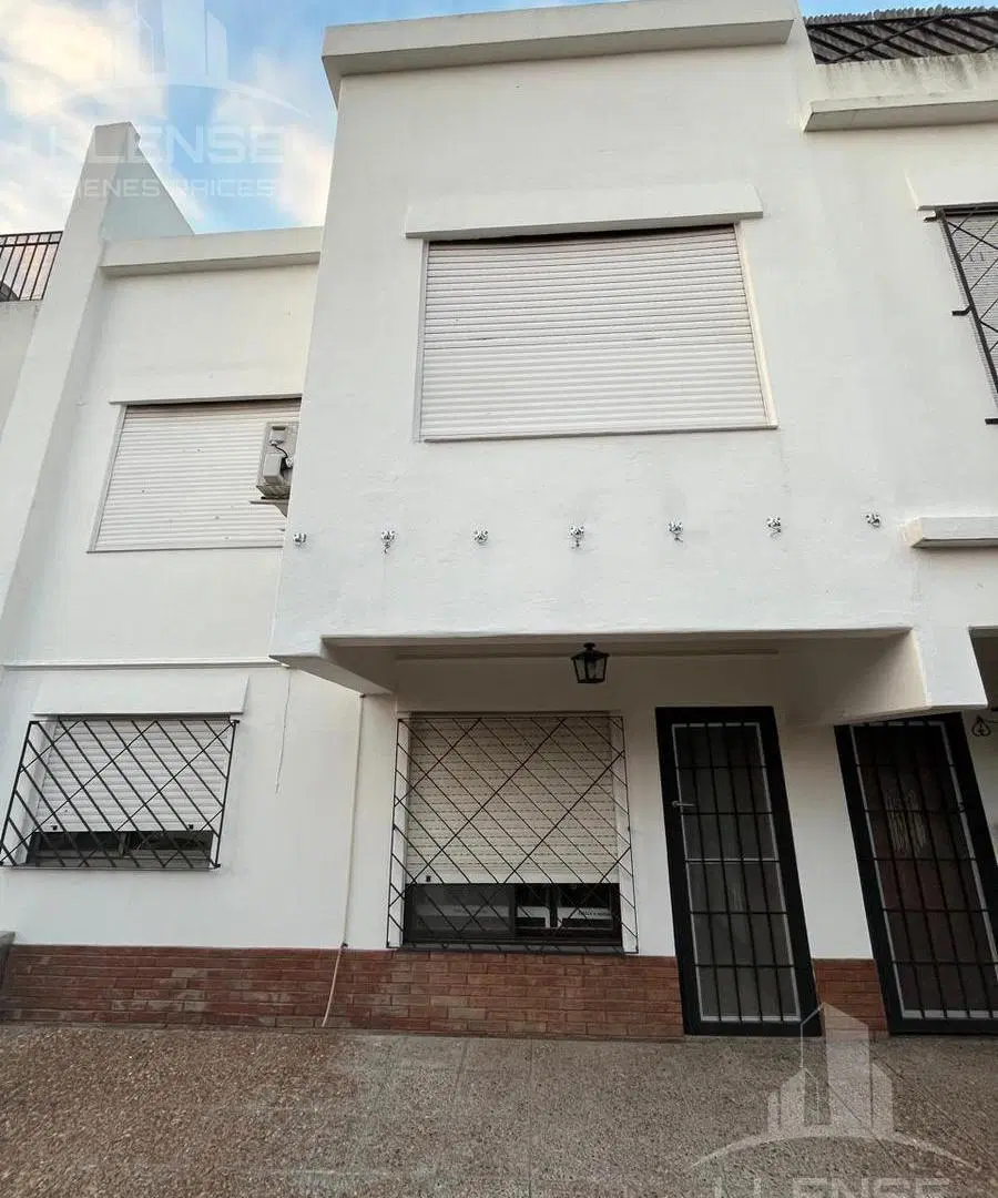 Tríplex 3 ambientes con espacio guardacoche en venta - APTO CREDITO - Quilmes 3