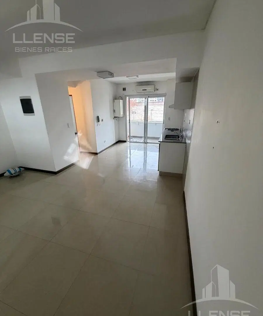 Departamento 2 ambientes con balcón y cochera cubierta en venta y alquiler - APTO CREDITO - Quilmes 4