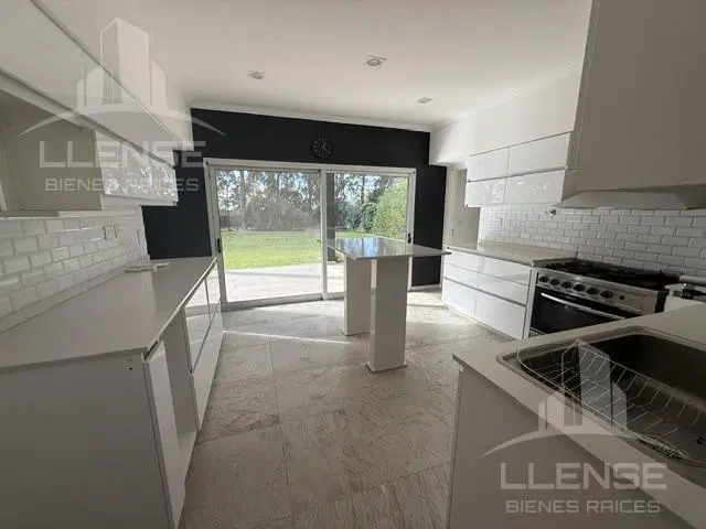 Casa 5 ambientes con pileta en alquiler - Las Golondrinas 4