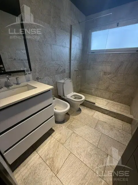 Casa 5 ambientes con pileta en alquiler - Las Golondrinas 2