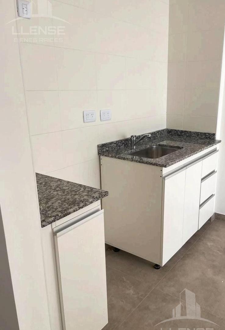 Foto de Departamento 2 ambientes con balcón al frente y cochera en alquiler - Ezpeleta Este, imagen 1