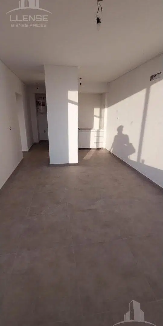 Departamento 2 ambientes con balcon en alquiler - Ezpeleta Este 3